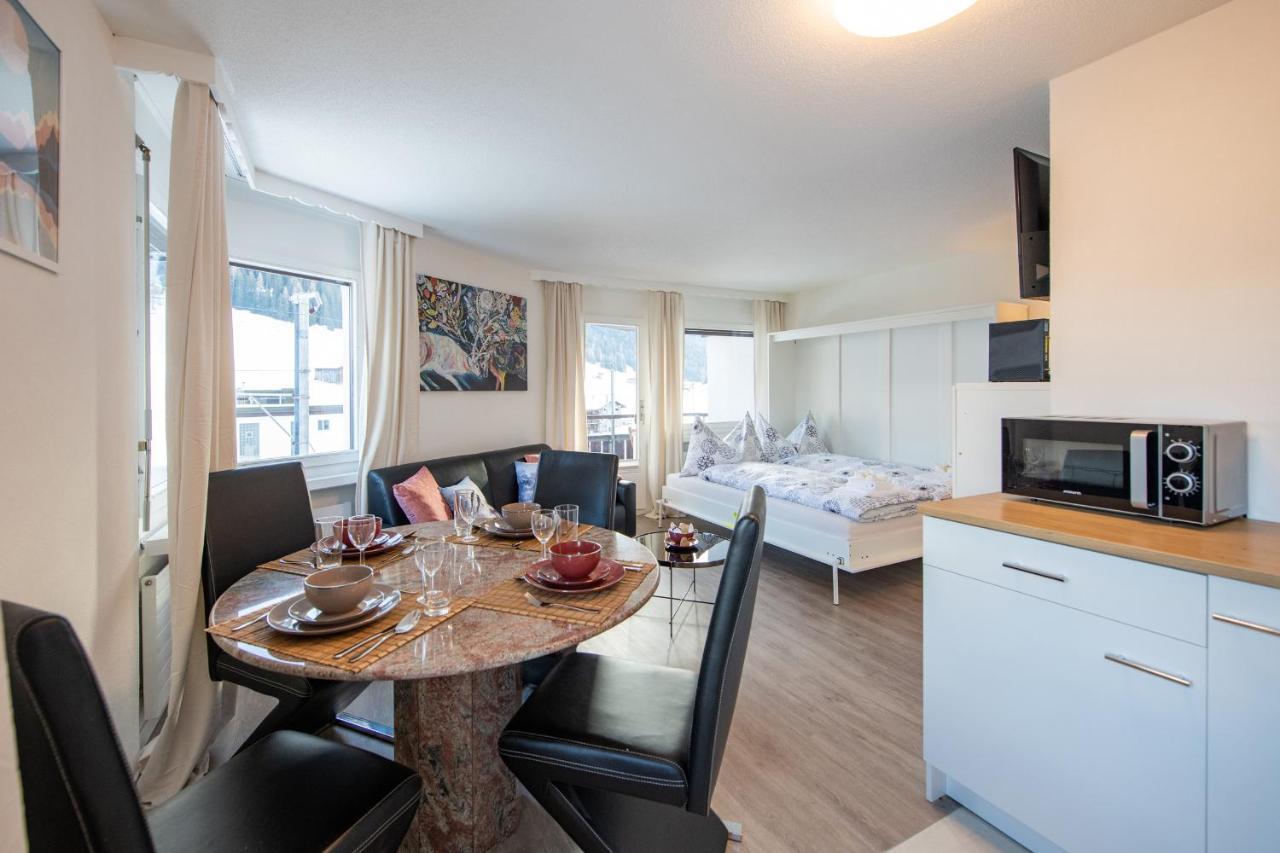 Agrimonia - Moebilierte Ferienwohnung Mit Balkon Davos Bagian luar foto