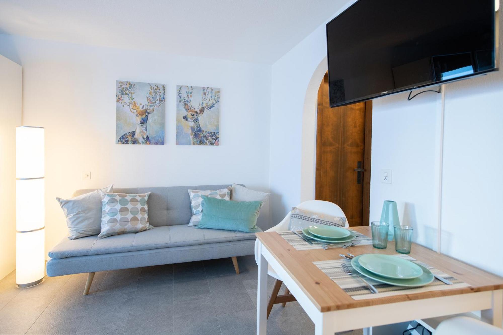 Agrimonia - Moebilierte Ferienwohnung Mit Balkon Davos Ruang foto